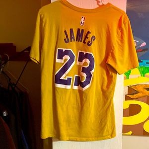 selling a medium size Lebron James t-shirt, brand is nike,good quality